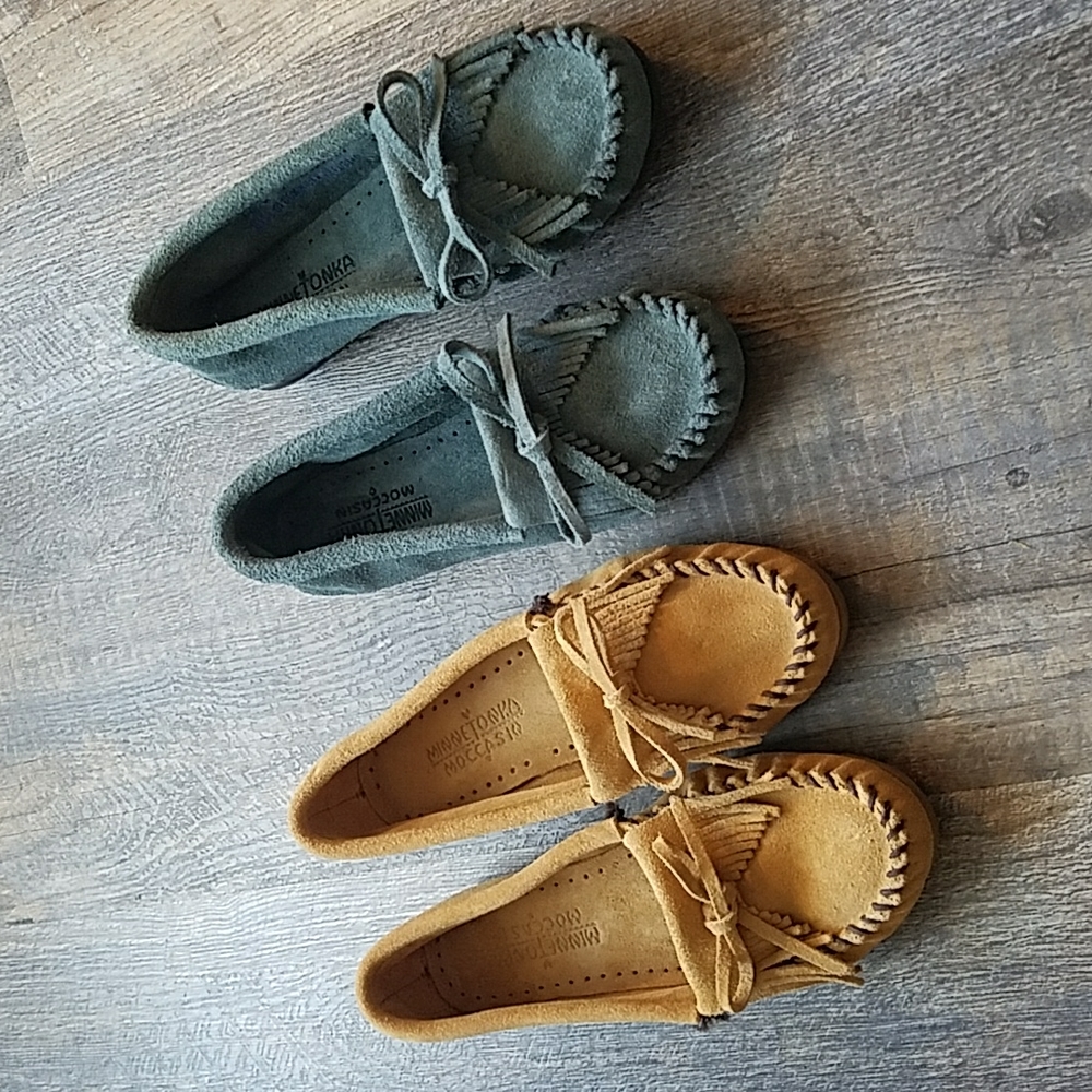 Minnetonka Moccasin Size 6 & 6.5 Bundle 2 Pairs G… - image 1